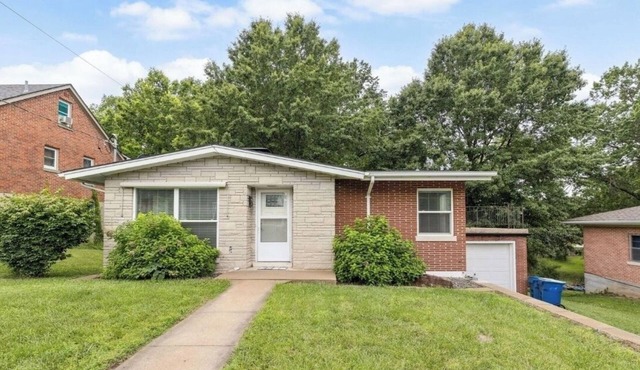 Charming 2-bedroom house in Jefferson City with AC