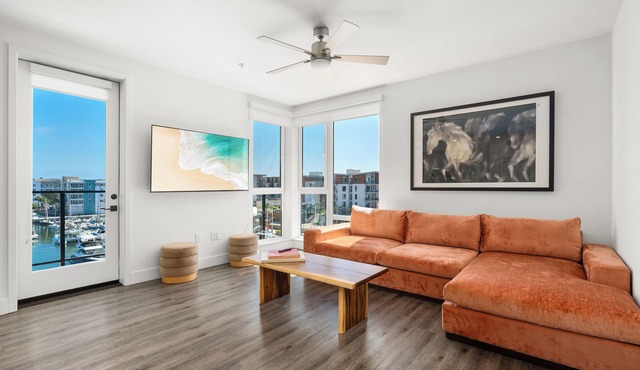 Charming 2-bedroom apartment with AC, fitness room in Marina del Rey