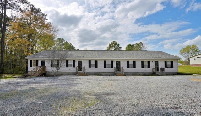 Charming 2-bedroom apartment near Lake Gaston and Roanoke Rapids Lake, shopping