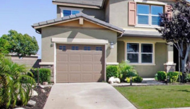 Charming 2-bedroom Rosena Casita with private 1-car garage and private entrance.