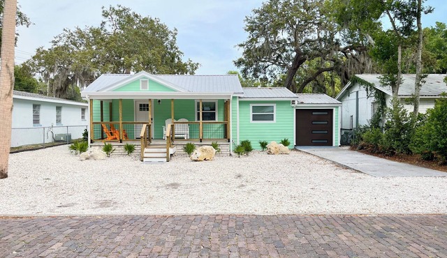 Charming 2-bedroom house with AC and WiFi in beautiful Tarpon Springs