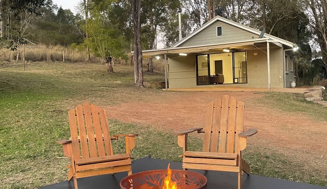 Charming 2-bedroom farm stay cottage in Murphys Creek