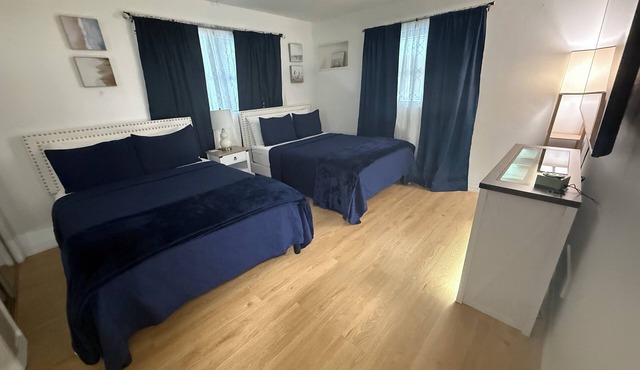 Charming 2-bedroom house with WiFi, AC in superb Beverly Hills