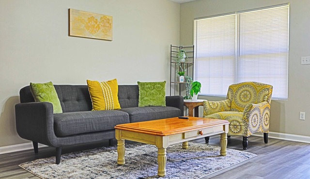 Charming 2-bedroom townhome with AC, WiFi in nice Elizabethtown