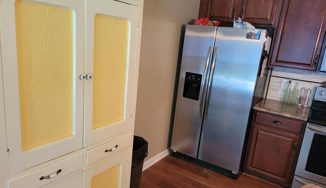 Charming 2-bedroom house in Gilbertsville with WiFi and AC.