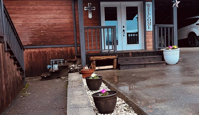 Charming 2-bedroom entire house in a peaceful private place with WiFi!