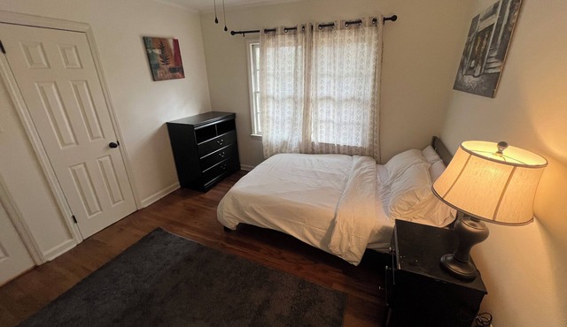 Charming 2-bedroom house in terrific Milledgeville with WiFi, AC