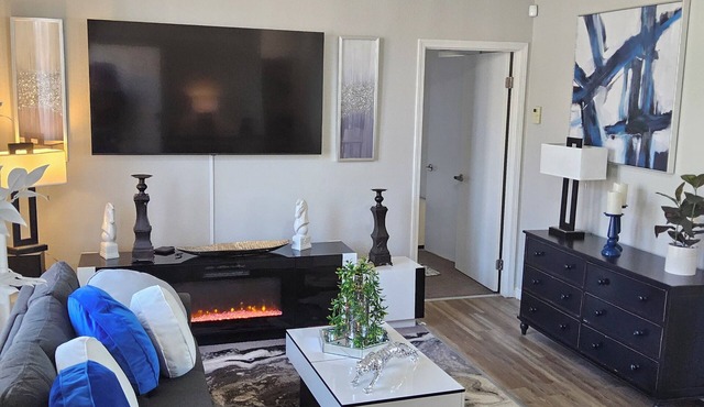Charming 2-bedroom cottage in wonderful Moreno Valley with WiFi, all utilities