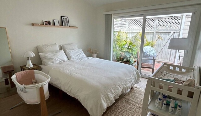Charming 2-bedroom condo in Newport Beach with Wi-Fi