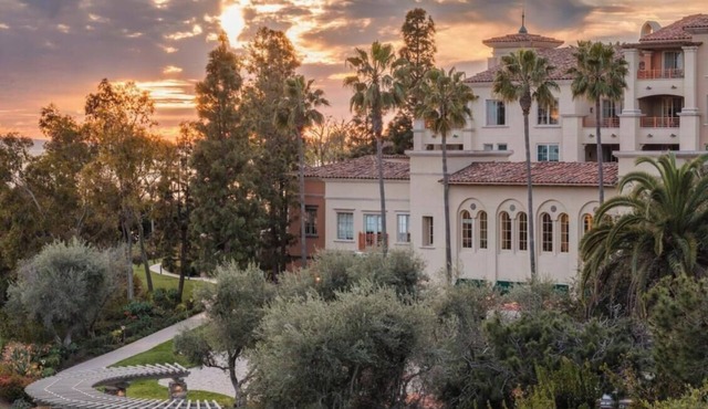 Charming 2-bedroom villa with AC in enchanting Newport Beach