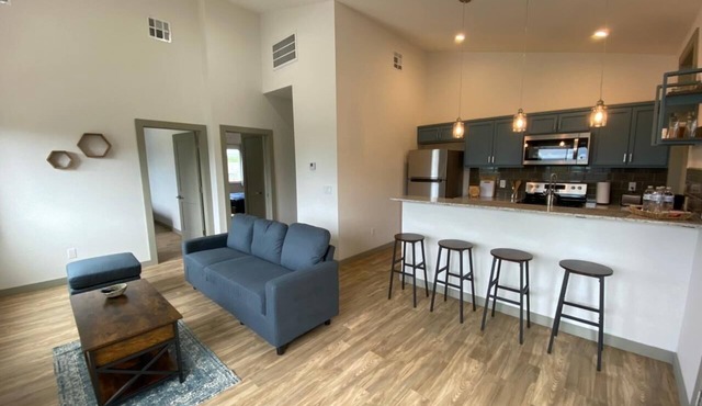 Charming 2-bedroom guesthouse with AC and WiFi in brilliant Oklahoma City