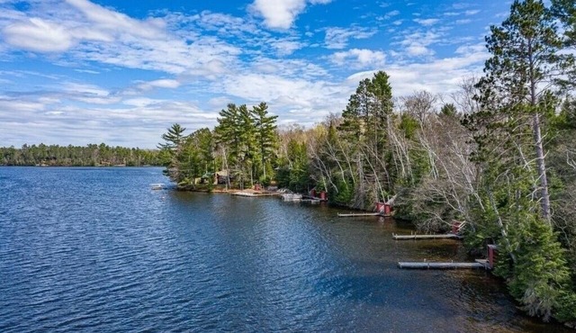 Charming 2-bedroom 1.5 bath cabin in delightful Saint Germain WI with WiFi