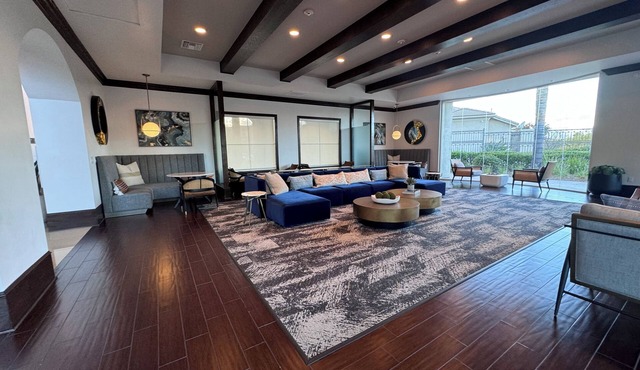 Charming 2-bedroom apartment with fitness room, WiFi in superb Santa Clarita