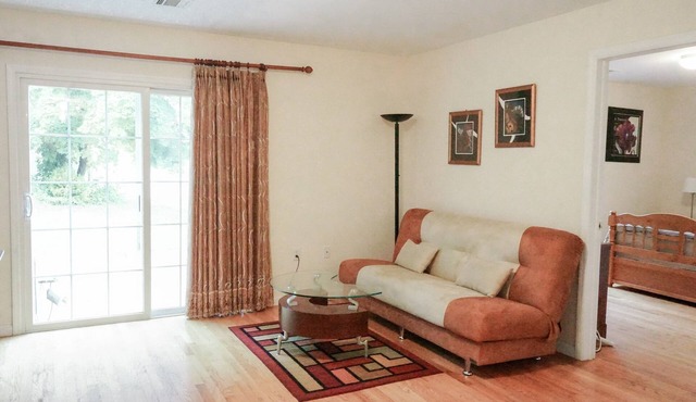 Charming 2-bedroom Apartment with AC and WiFi in fabulous Scotch Plains