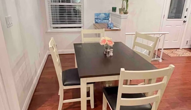 Charming 2-bedroom first floor house with WiFi, AC in fabulous Silver Spring