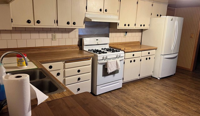 Charming 2-bedroom 1 bathroom house with WiFi, AC in pleasant Barnes, WI
