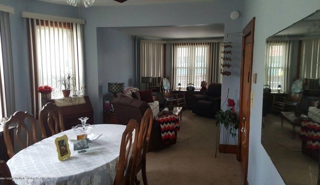 Charming 2 bedroom home, close to NYC