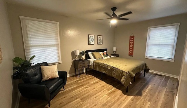 Charming 2-bedroom house in Warner Robins with WiFi and AC