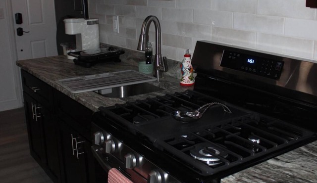 Charming 2-bedroom apartment in fabulous West New York with WiFi, AC