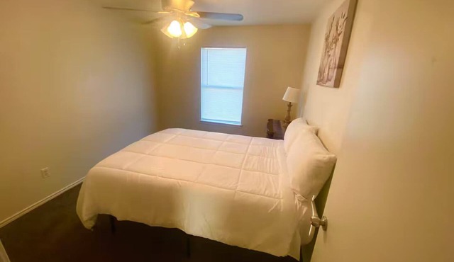 Charming 2 Bedroom 1 Bath apartment with AC/Heat, WiFi and all the amenities