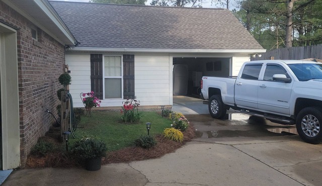 Charming 2-bedroom/1 bath cottage with high speed starlink internet with W/D