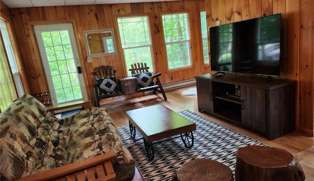 Charming 2 bedroom 1 bath brand new cabin near lake for entire family