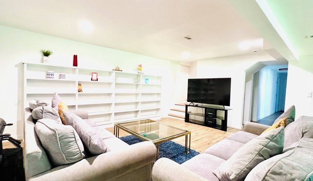 Charming 2-bedroom & 1 Full bath basement apartment with AC in lovely Edmonds