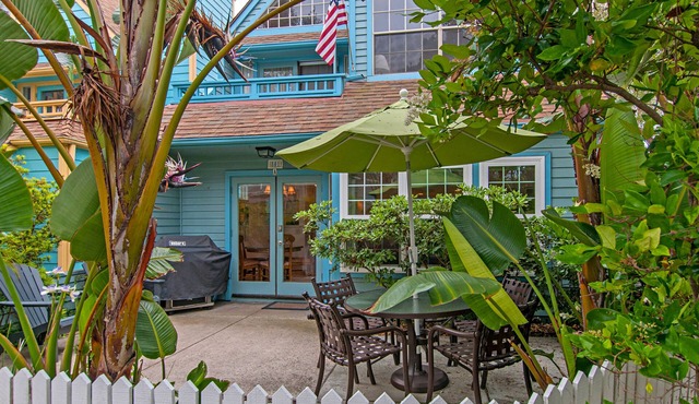 Charming 2 Bedroom/2 Bath with Fireplace, Beach is 2 min Walk