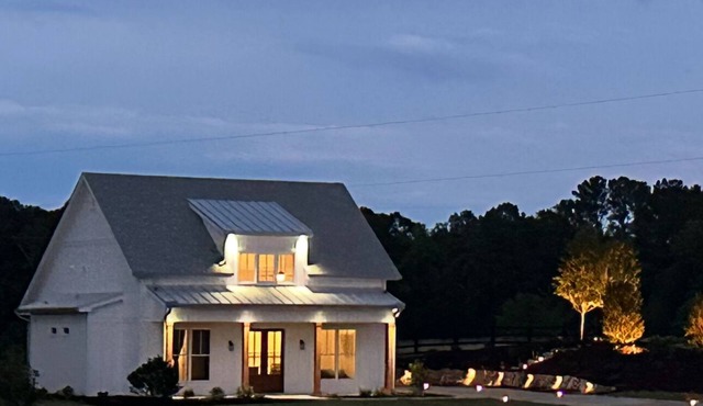 Charming 2-bedroom 2-bath house in Bishop - walk to the UGA equestrian complex