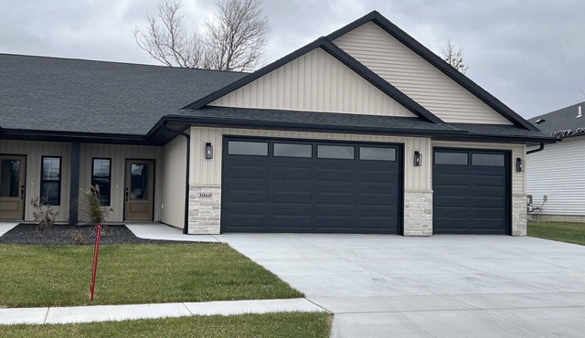 Charming 2-bedroom 2 bath townhome with WiFi, AC in peaceful Ely