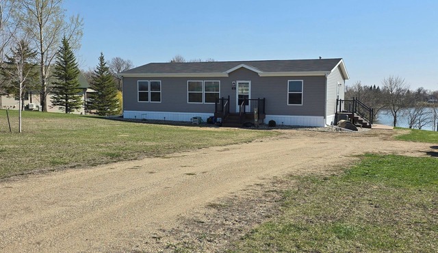 Charming 2-bedroom 2 bath home on 1.33 acres with WiFi, AC in quaint Underwood