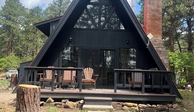 Charming 2-bedroom A frame Cabin in the woods