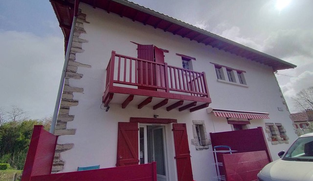 Charming 2-Bedroom Apartment in Larressore with Terrace, Fully Equipped Kitchen, and WiFi