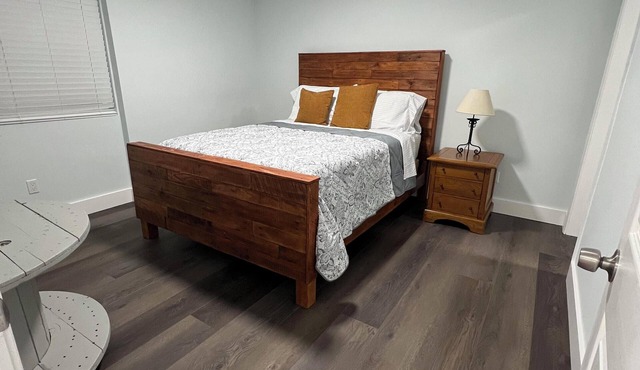 Charming 2-bedroom apartment/Basement in fabulous Alpharetta with AC, WiFi