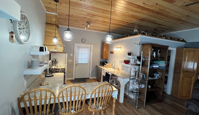 Charming 2-bedroom apartment with AC, WiFi in pleasant De Peyster