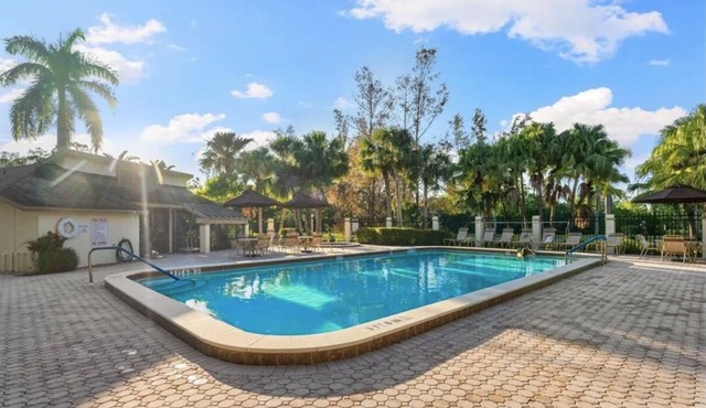 Charming 2-bedroom apartment in fabulous Fort Myers with WiFi, AC