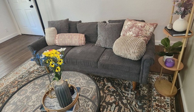 Charming 2-bedroom apartment with WiFi, AC in pleasant Grants Pass