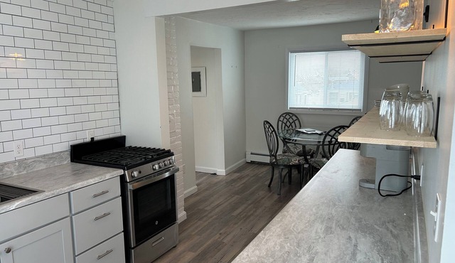 Charming 2-bedroom apartment in wonderful Marshfield Across from the Ocean