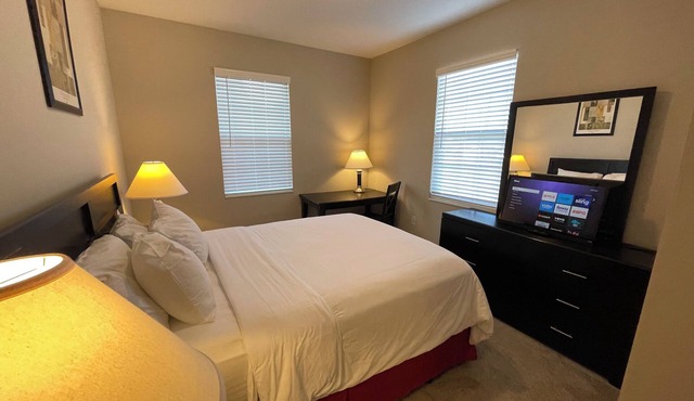 Charming 2-bedroom apartment in delightful Marysville with WiFi, Roku TV!