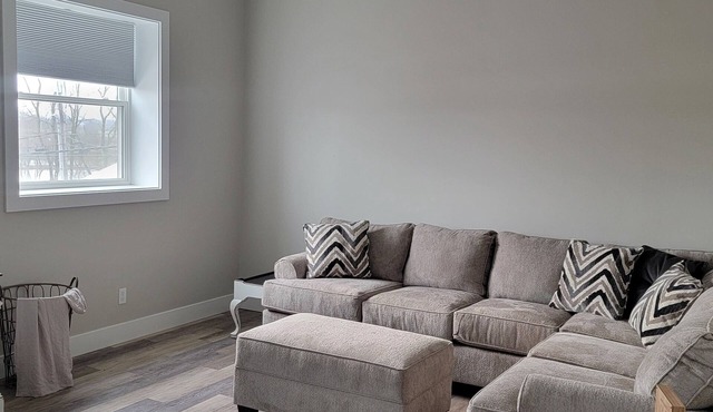 Charming 2-bedroom apartment in downtown Oak Harbor!