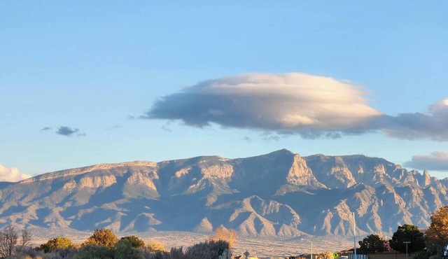 Charming 2-bedroom apartment with AC, WiFi in marvelous Rio Rancho