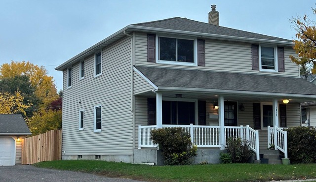 Charming 2-bedroom apartment with AC, WiFi in superb Saint Pauls Frost Lake area
