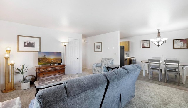 Charming 2-bedroom apartment in fantastic Twin Falls with WiFi, AC