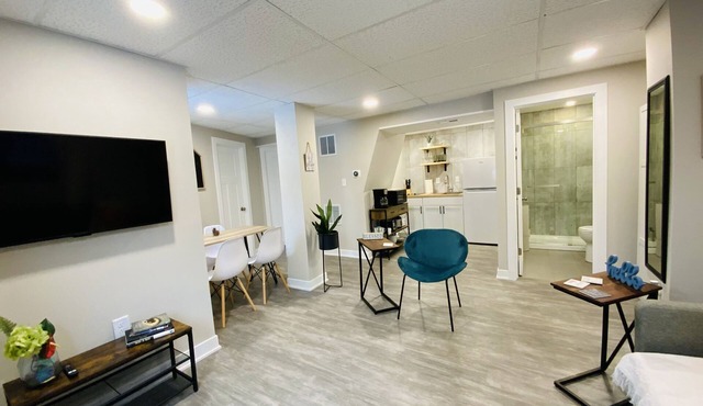 Charming 2 Bedroom Apt. Close to Valparaiso University Short-Terms