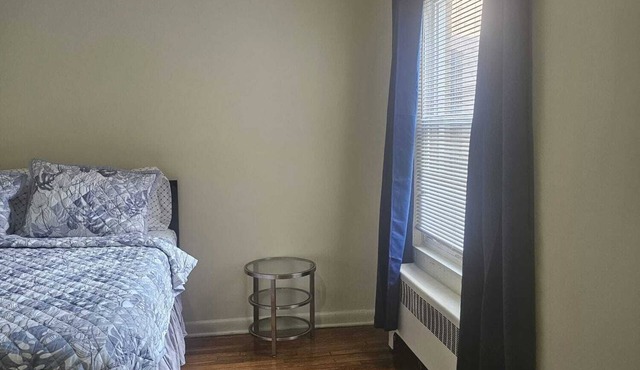 Charming 2-bedroom apartment with WiFi, AC in wonderful Washington