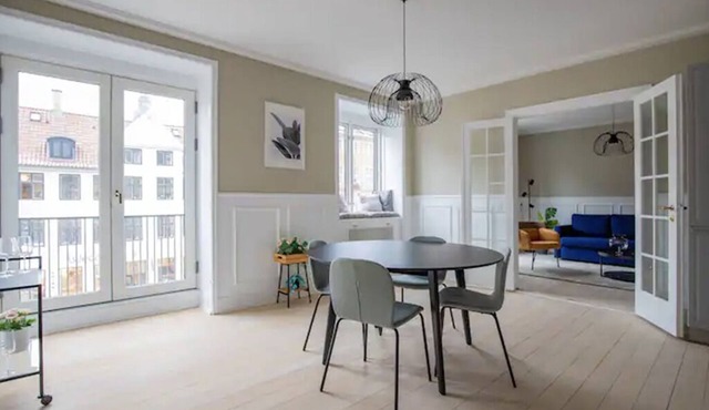 Charming 2-bedroom apartment in delightful København with WiFi