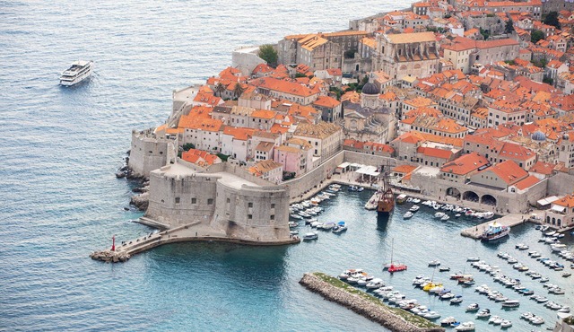 Charming 2-bedroom apartment with WiFi, AC in lovely Dubrovnik
