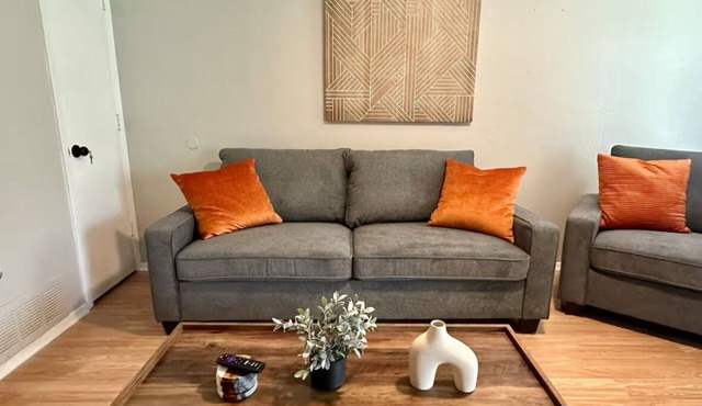 Charming 2-bedroom apartment in lovely Arlington with WiFi, AC