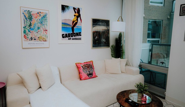 Charming 2-bedroom apartment with Balcony/Garage Parking in Cambridge