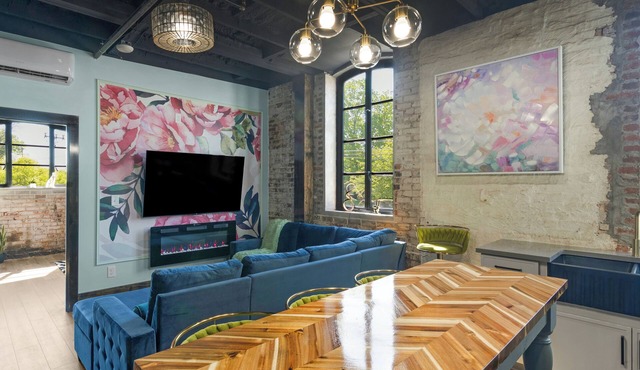 Charming 2-bedroom apartment with AC, WiFi in the Heart of Covington Square